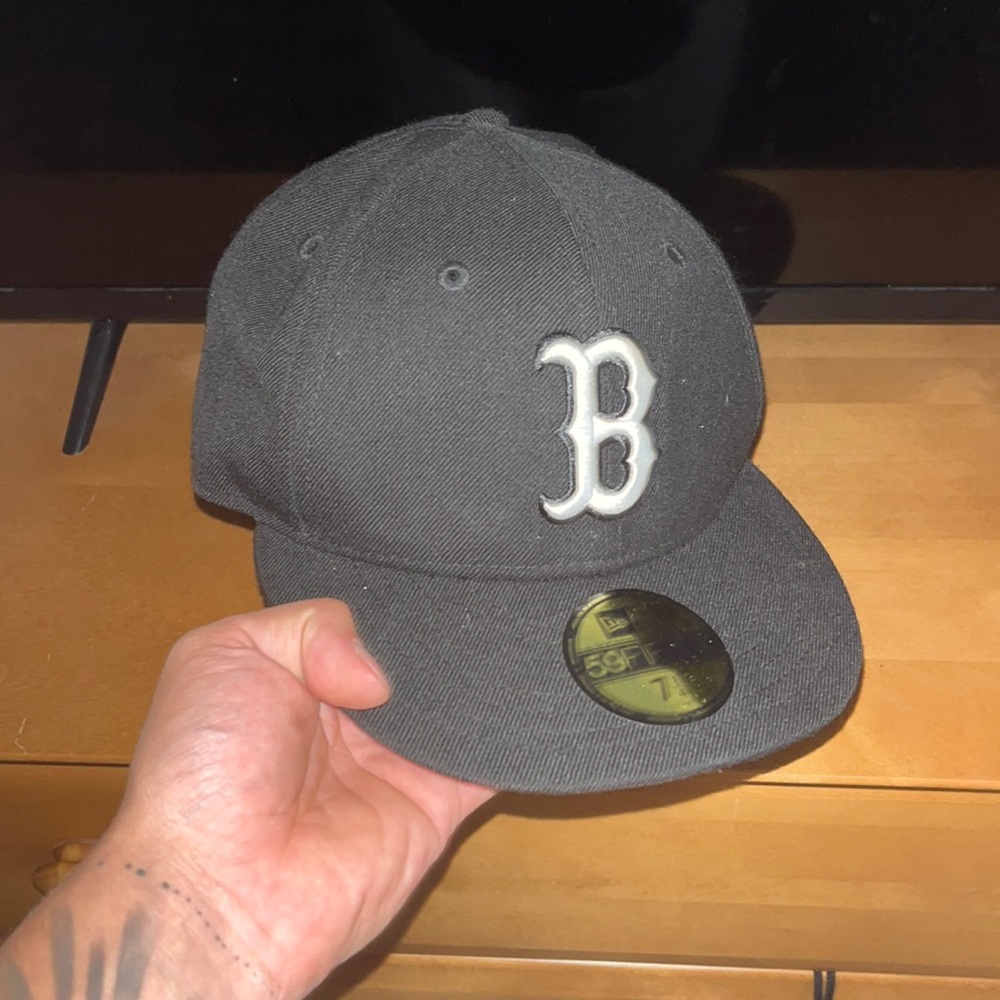 Fitted hat